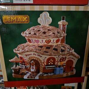 Lemax Gingerbread Pie Shop with Red and Brown Accents